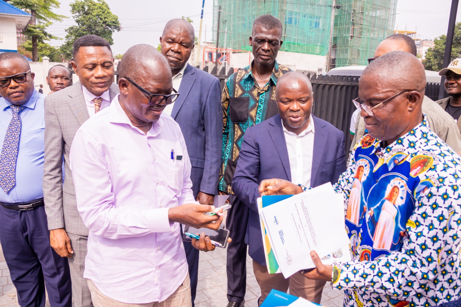 Remise d’un minibus du PNDA au comité DANTIC
