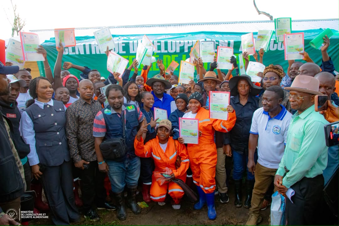 KISANGANI–MANGOBO : MUHINDO NZANGI booste les projets des jeunes Agripreneurs à travers la mise à disposition de titres immobiliers sécurisant l’exploitation des terres destinées à la culture du cacao.